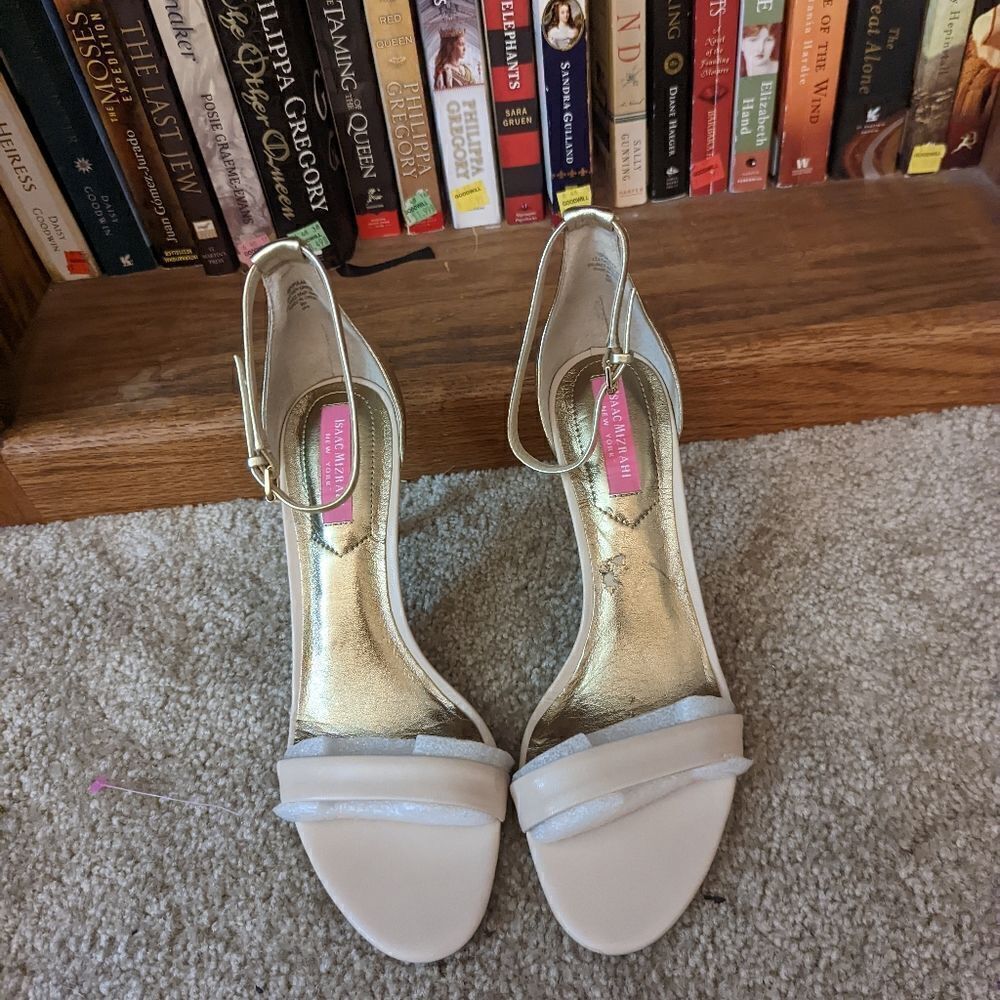 ISAAC mizrahi New York gold and ivory leather ankle strap stiletto heels  8 nwob